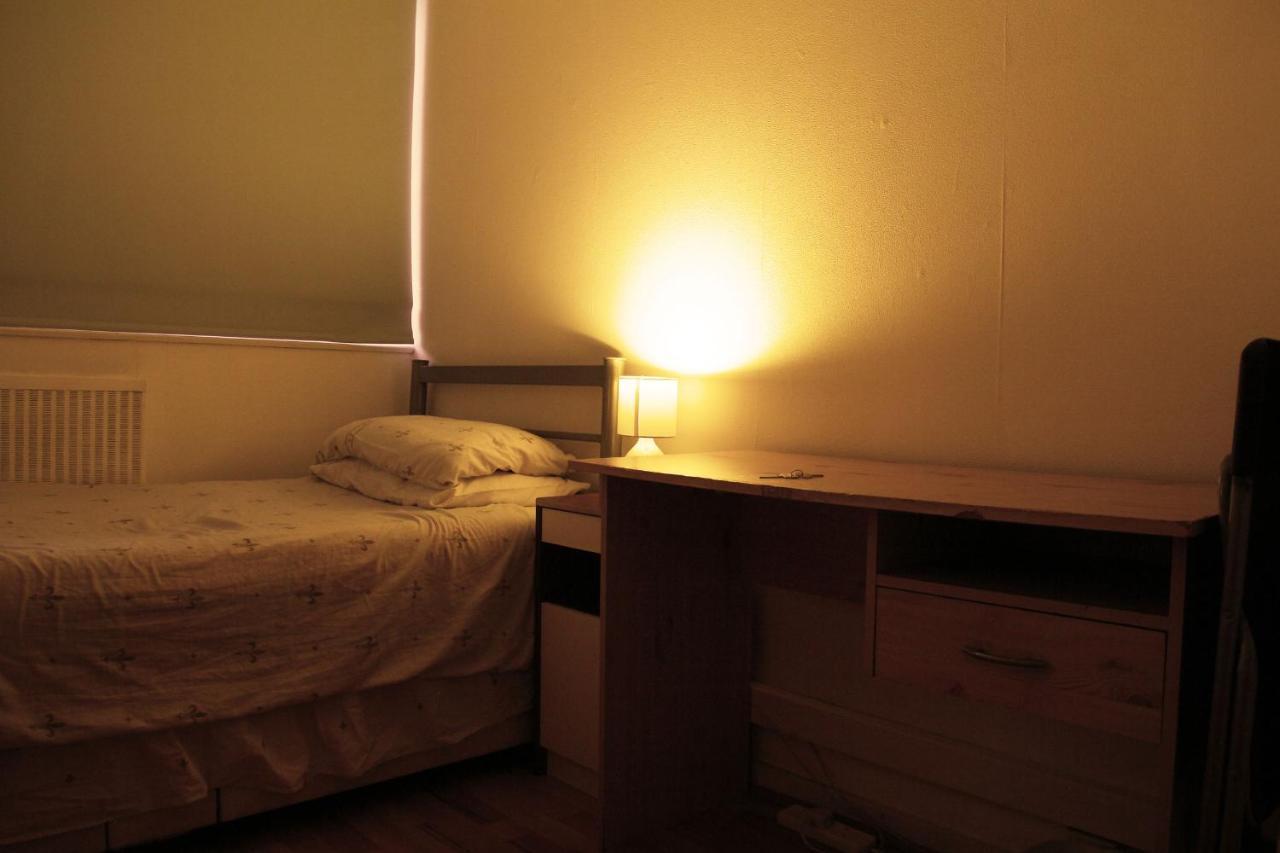 Elephant & Castle - Zone 2 - Private Rooms - Shared Bathroom London Eksteriør billede